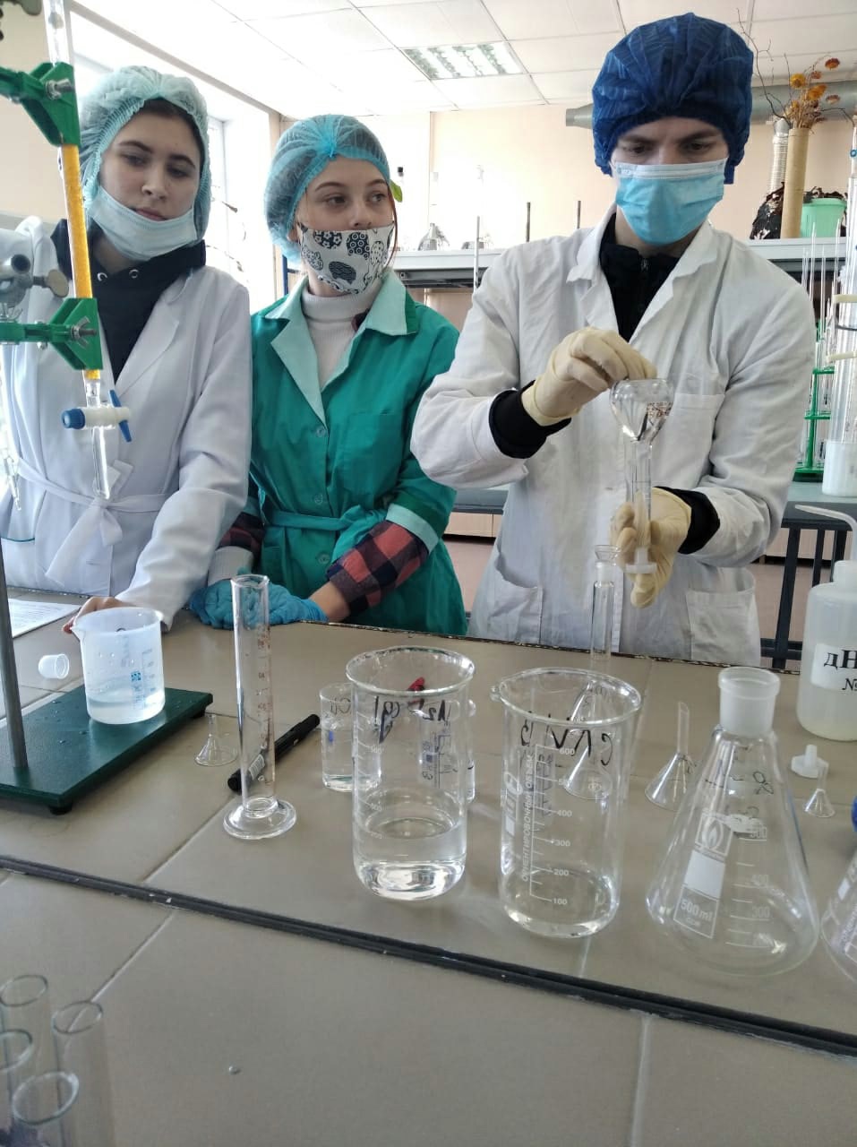 Наши студенты посетили лабораторию химического анализа